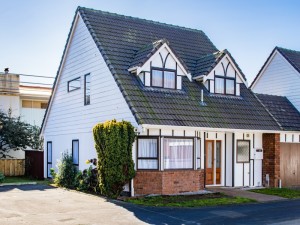 Property for sale Unit 8, 49 Mana Esplanade