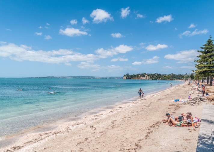 5a The Esplanade, Eastern Beach 