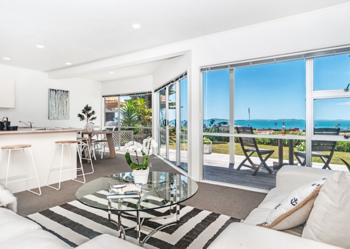 5a The Esplanade, Eastern Beach 