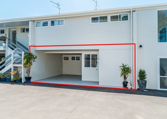 5a The Esplanade, Eastern Beach 