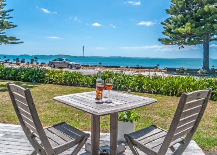 5a The Esplanade, Eastern Beach 