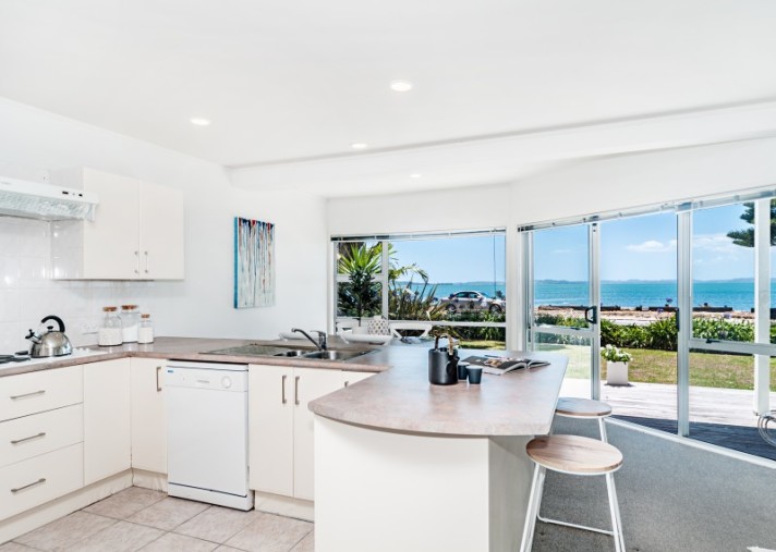 5a The Esplanade, Eastern Beach 