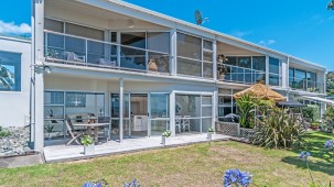 5a The Esplanade, Eastern Beach 