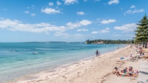 5a The Esplanade, Eastern Beach 