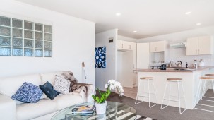 5a The Esplanade, Eastern Beach 