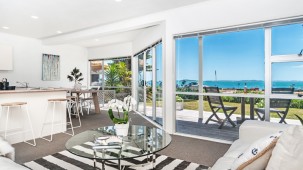 5a The Esplanade, Eastern Beach 