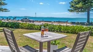 5a The Esplanade, Eastern Beach 