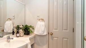 5a The Esplanade, Eastern Beach 