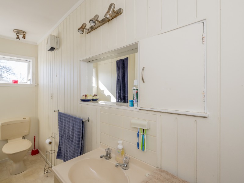 1048 State Highway 1, Manakau