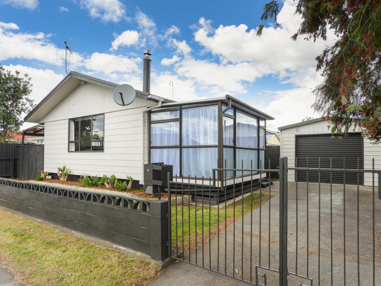 32 Plowman Crescent, Onekawa