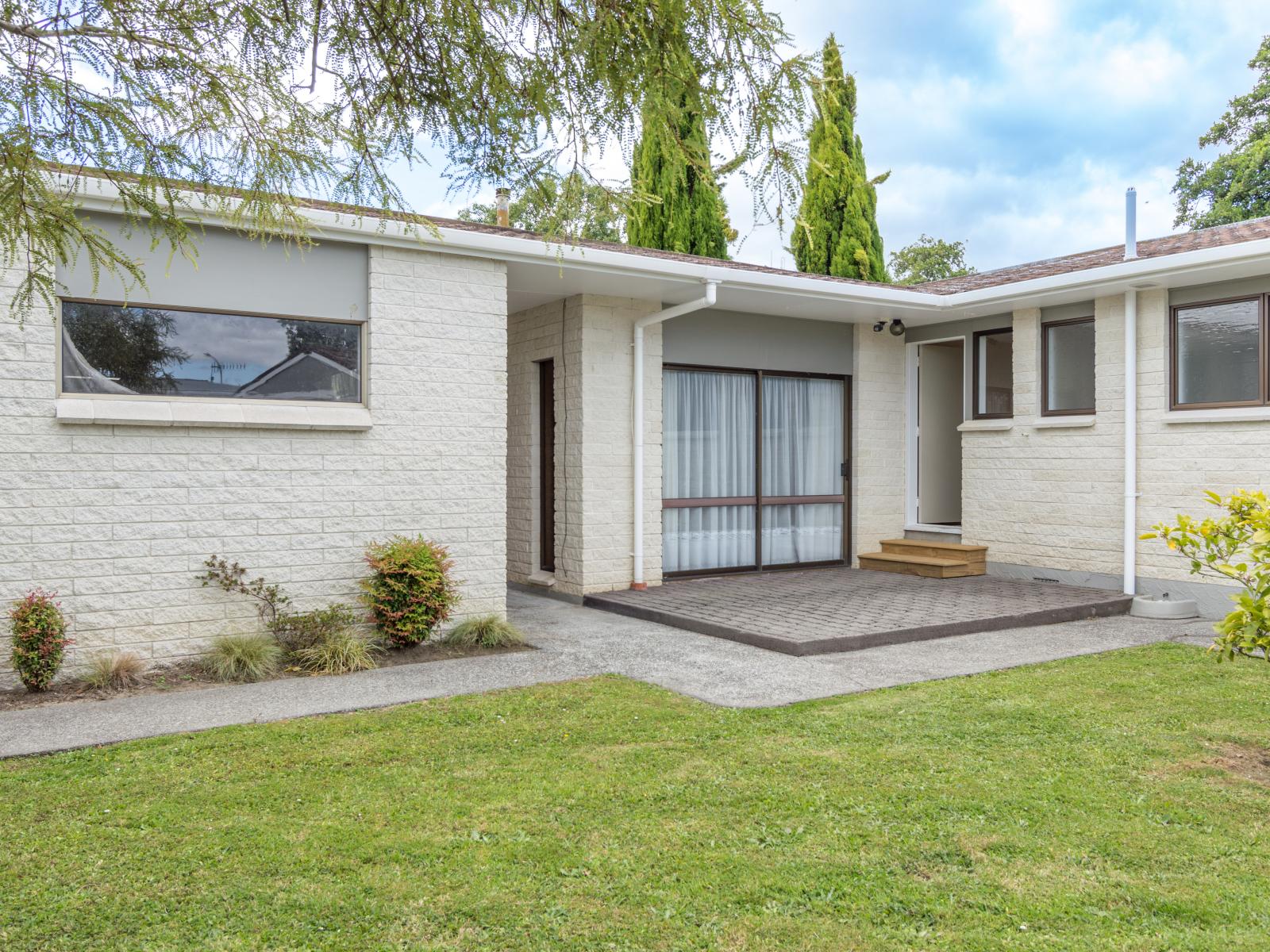 1 Dove Place, Westbrook