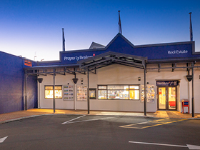 Joanne Steele and Ian Steele