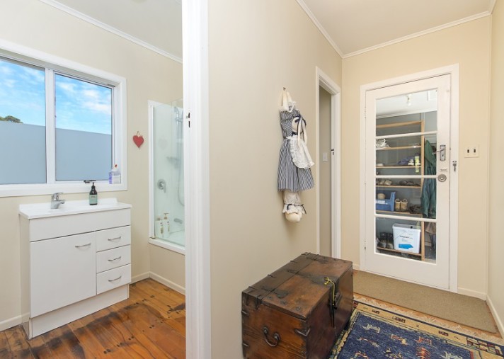 42 and 34 Cemetery Road, Pollok