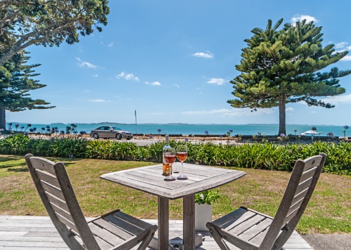 5a The Esplanade, Eastern Beach 