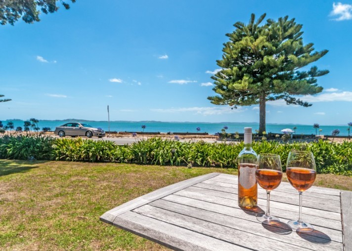 5a The Esplanade, Eastern Beach 