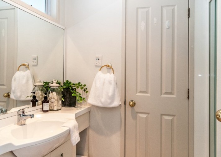 5a The Esplanade, Eastern Beach 