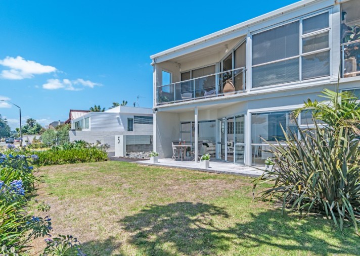 5a The Esplanade, Eastern Beach 