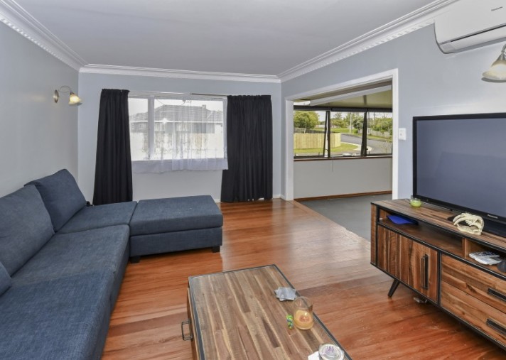 2 Tindall Crescent, Otara