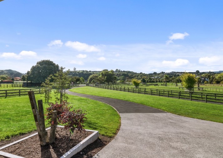 7 Ascot Vale, Tikitere