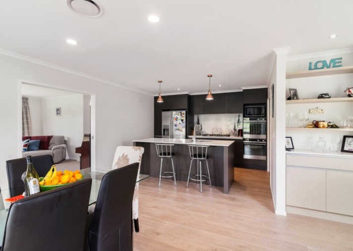 7 Ascot Vale, Tikitere