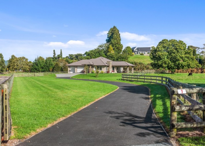 7 Ascot Vale, Tikitere