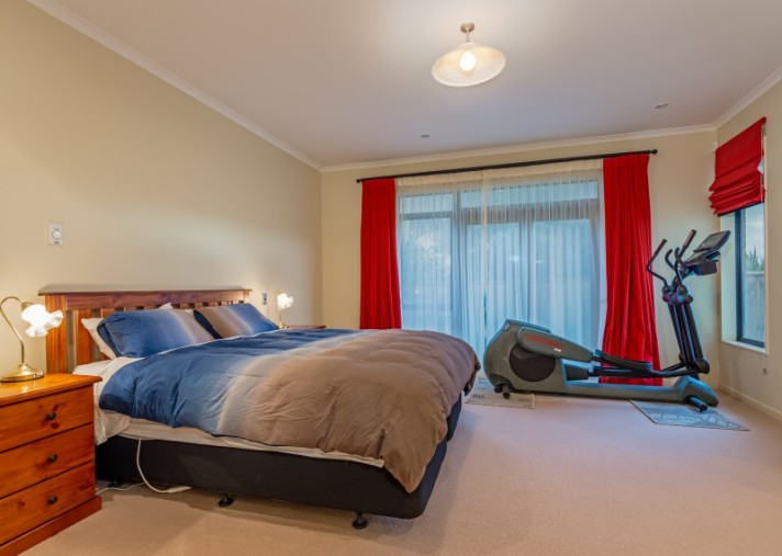 10 Ngati Huia Place, Waitarere Beach