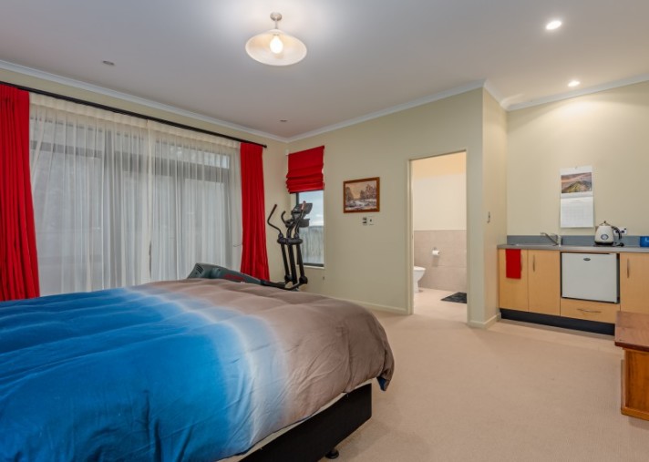 10 Ngati Huia Place, Waitarere Beach