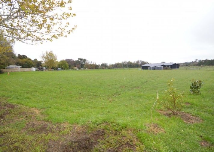 7 Black Road, Otatara