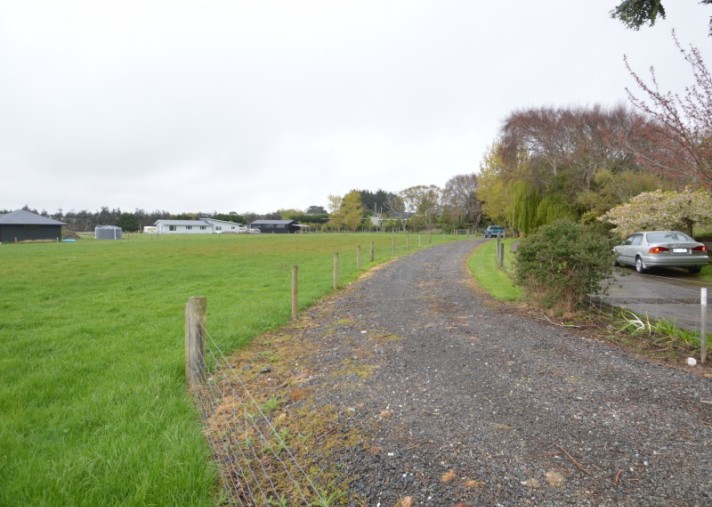 7 Black Road, Otatara