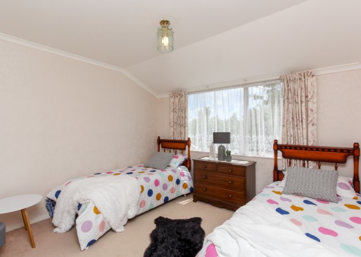 9 Ashmore Drive, Frankleigh Park