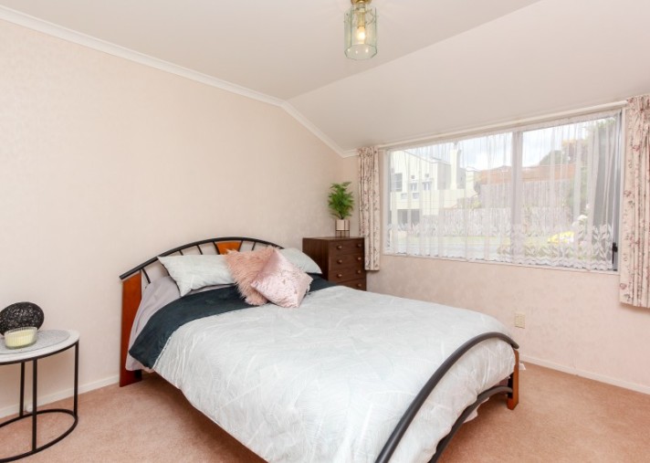 9 Ashmore Drive, Frankleigh Park