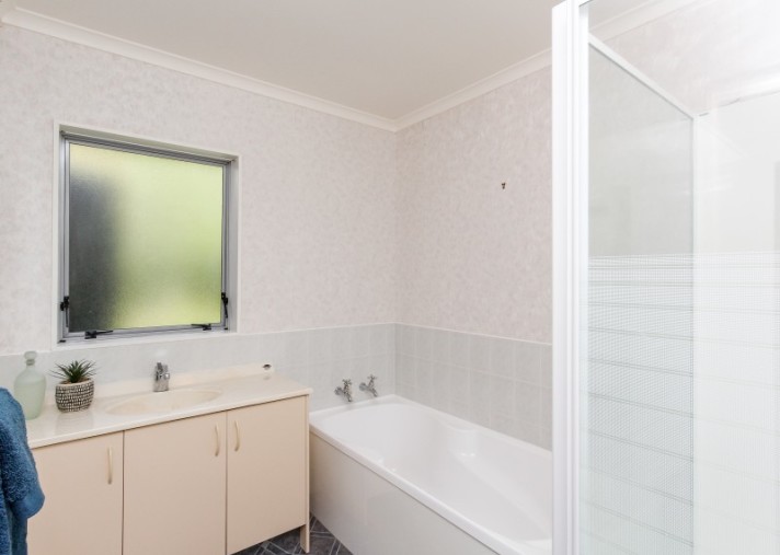 9 Ashmore Drive, Frankleigh Park