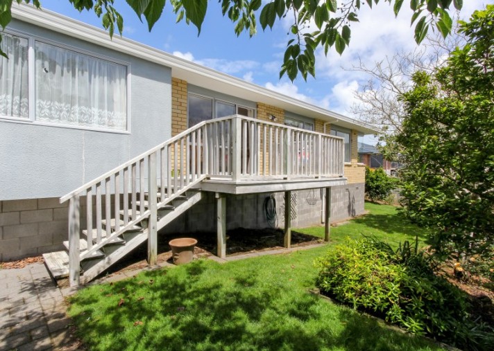 9 Ashmore Drive, Frankleigh Park