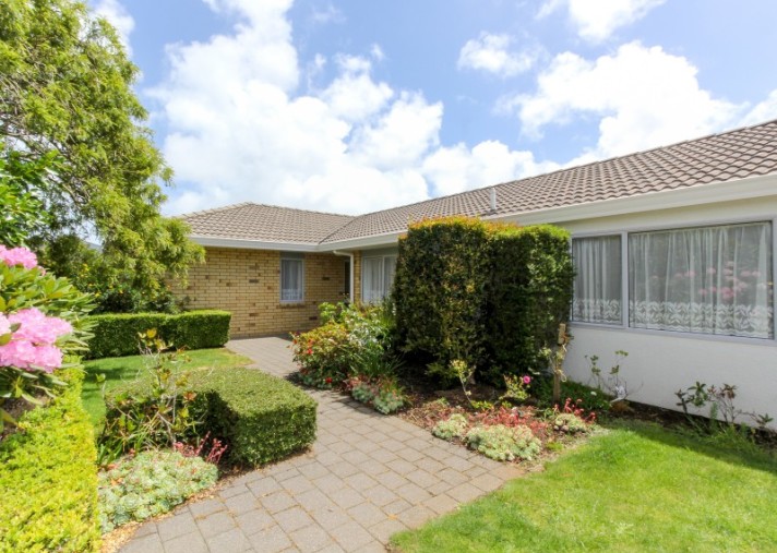9 Ashmore Drive, Frankleigh Park