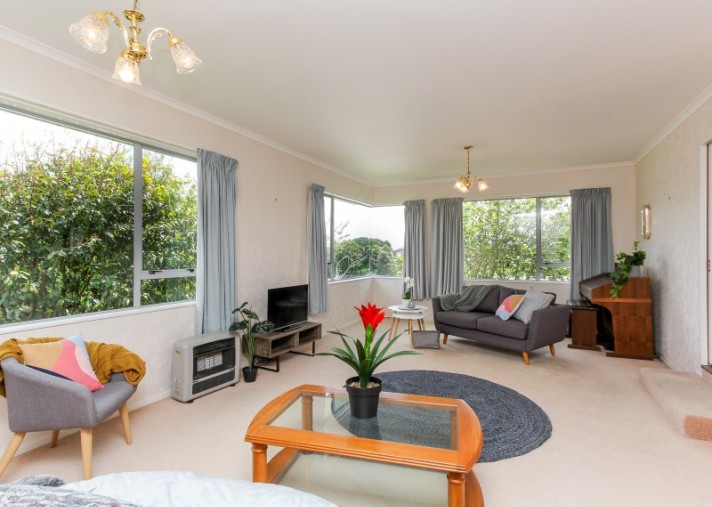 9 Ashmore Drive, Frankleigh Park