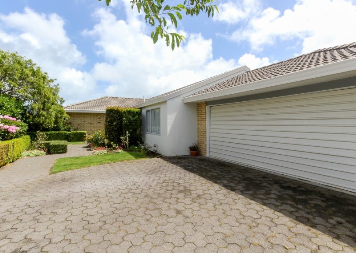 9 Ashmore Drive, Frankleigh Park