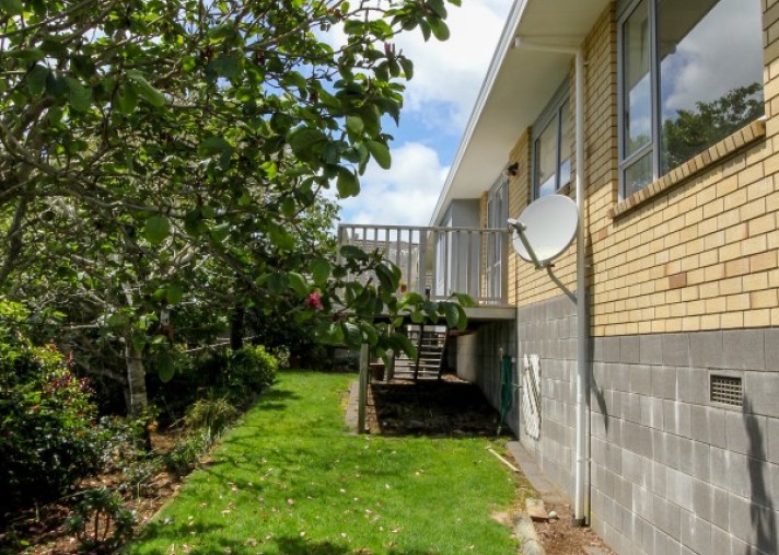 9 Ashmore Drive, Frankleigh Park