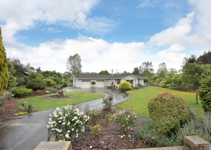 166 High Street, Bulls