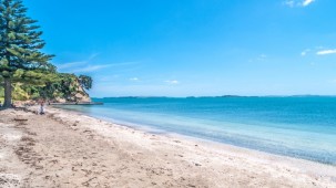 5a The Esplanade, Eastern Beach 