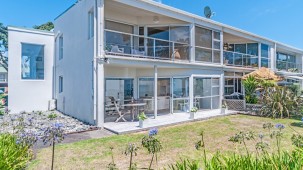 5a The Esplanade, Eastern Beach 