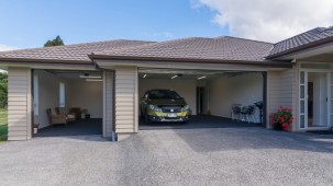 7 Ascot Vale, Tikitere