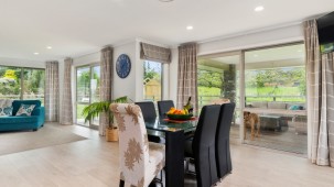 7 Ascot Vale, Tikitere