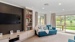 7 Ascot Vale, Tikitere