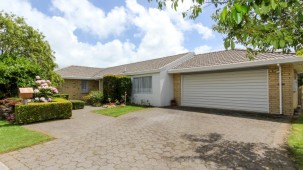 9 Ashmore Drive, Frankleigh Park