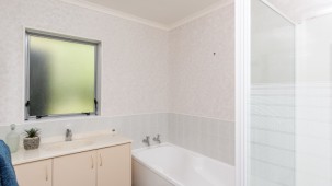 9 Ashmore Drive, Frankleigh Park