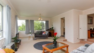 9 Ashmore Drive, Frankleigh Park