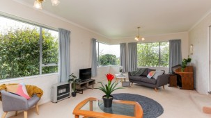 9 Ashmore Drive, Frankleigh Park