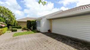 9 Ashmore Drive, Frankleigh Park