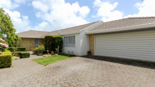 9 Ashmore Drive, Frankleigh Park