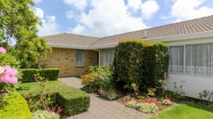 9 Ashmore Drive, Frankleigh Park